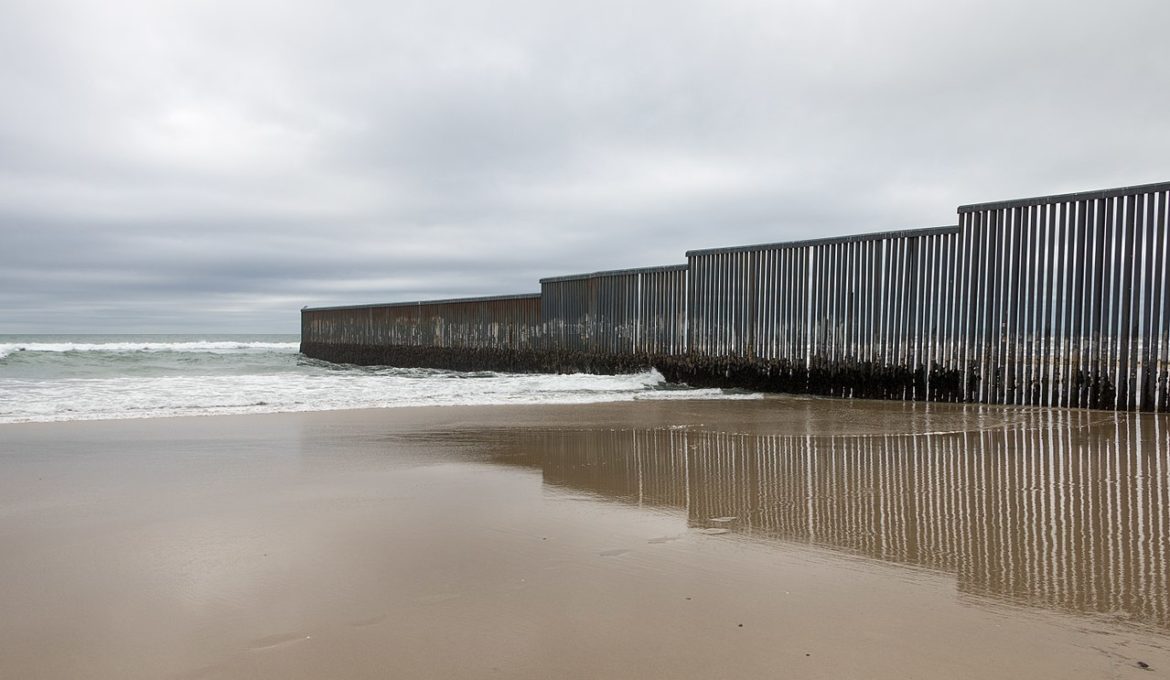 1280px-Mexico-US_border_at_Tijuana