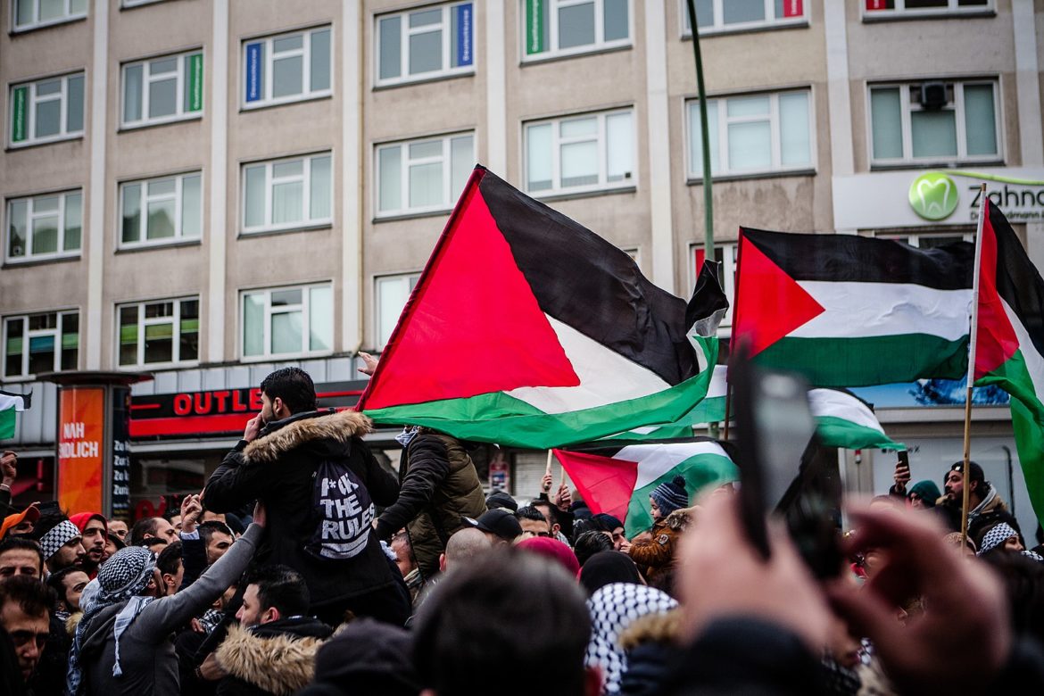 1599px-Palestine_solidarity_protest_(38272721154)