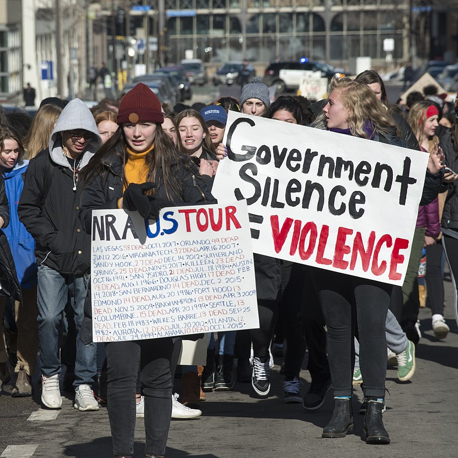 900px-High_school_students_marching_for_gun_law_reform_(25538464297)