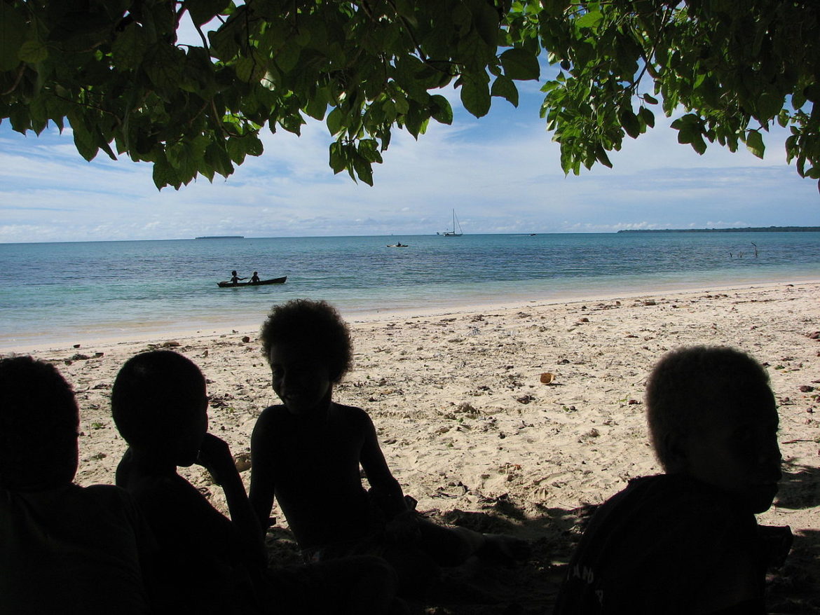 1280px-Fenualoa_children